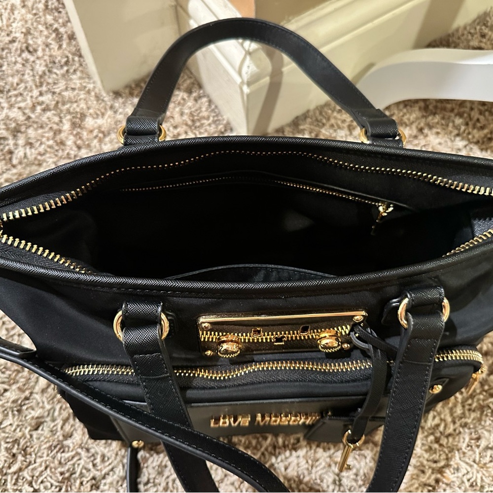 Love Moschino Black Shoulder Bag with Gold Details - Never Used - Picture 8 of 11